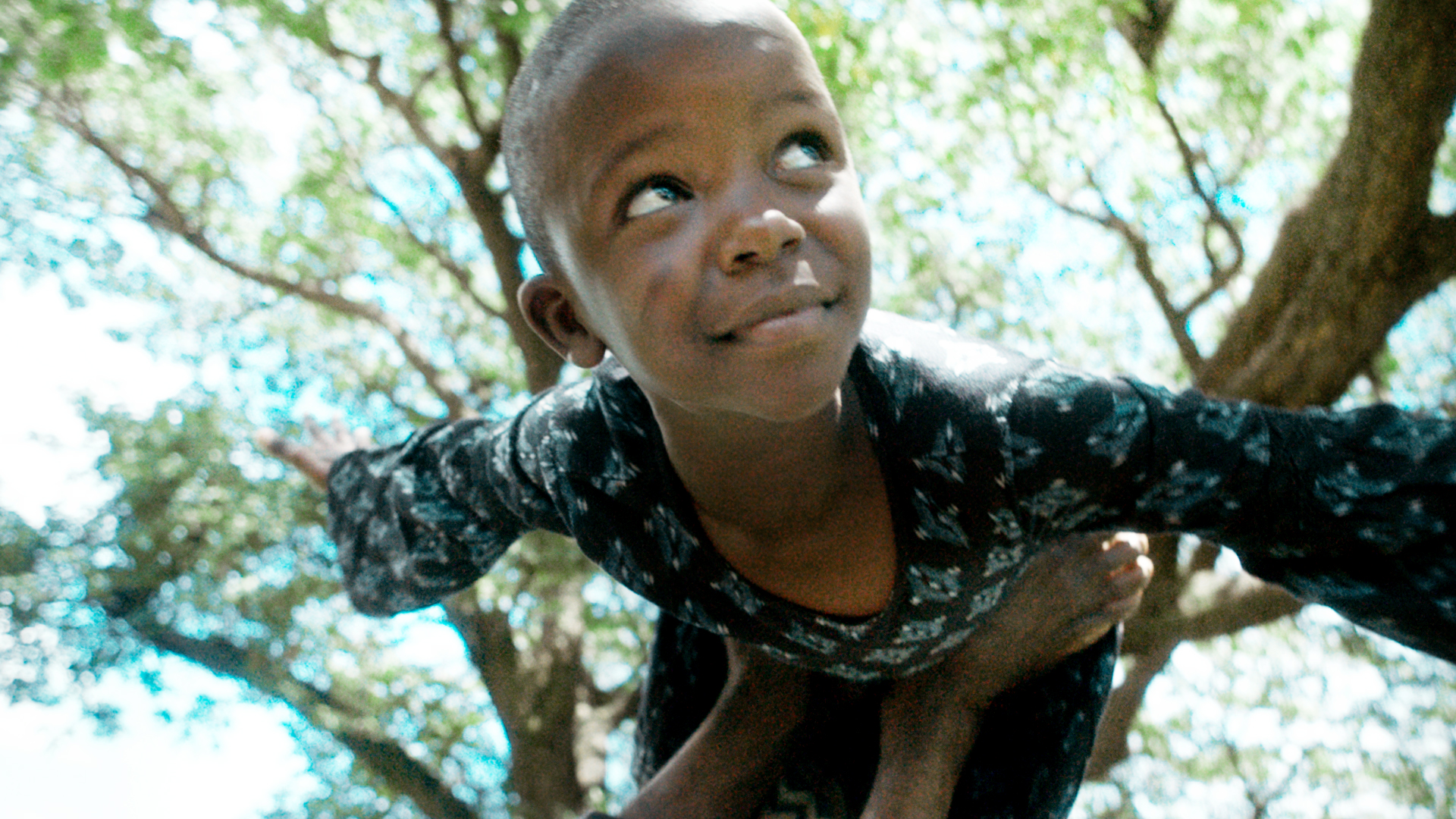 Eliezel, 9 år från Kisumu, Kenya. Foto: Robin Asselmeyer